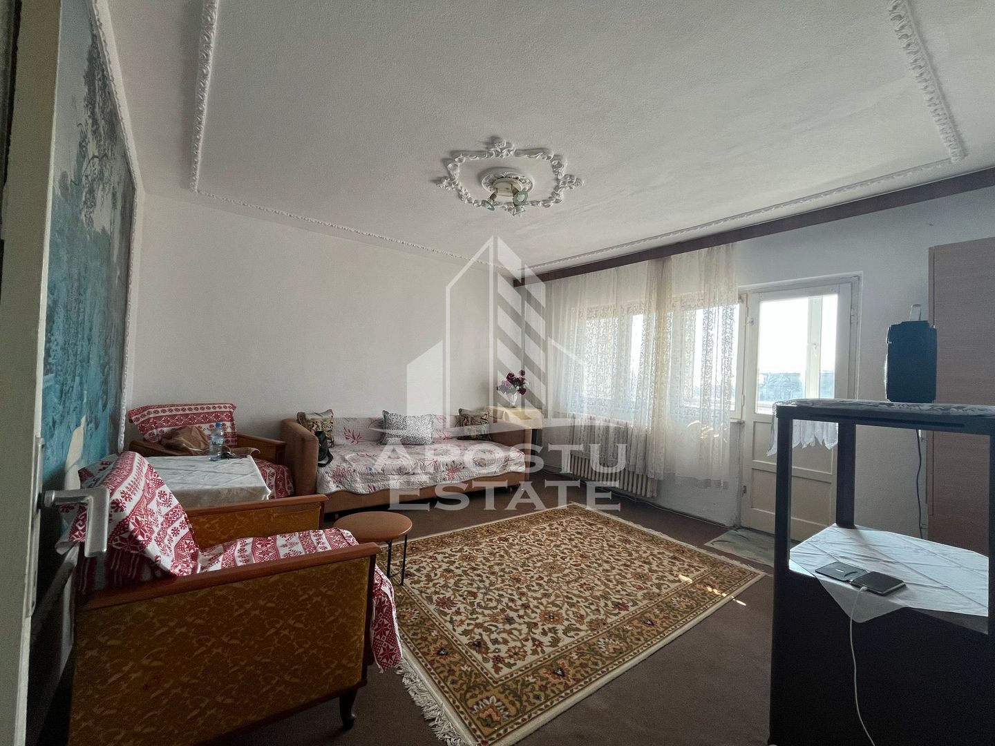 Apartament cu 3 camere, decomandat, situat in zona Sagului