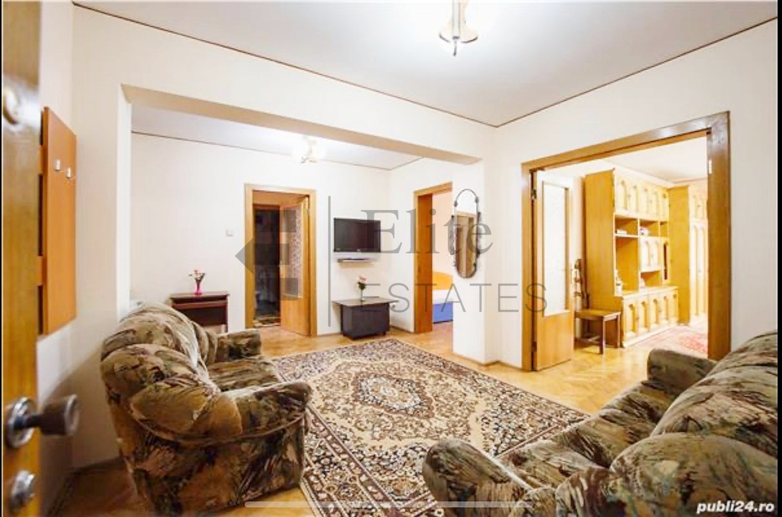 Apartament cu 4 camere de inchiriat pe Pietonala Republicii