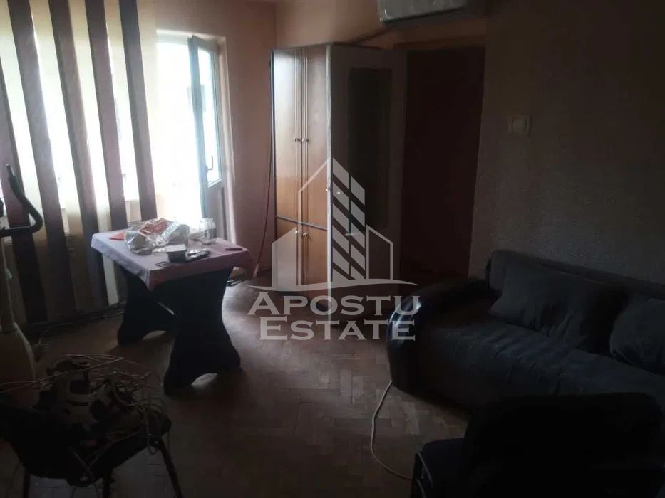Apartament cu 4 camere de închiriat în Dambovita