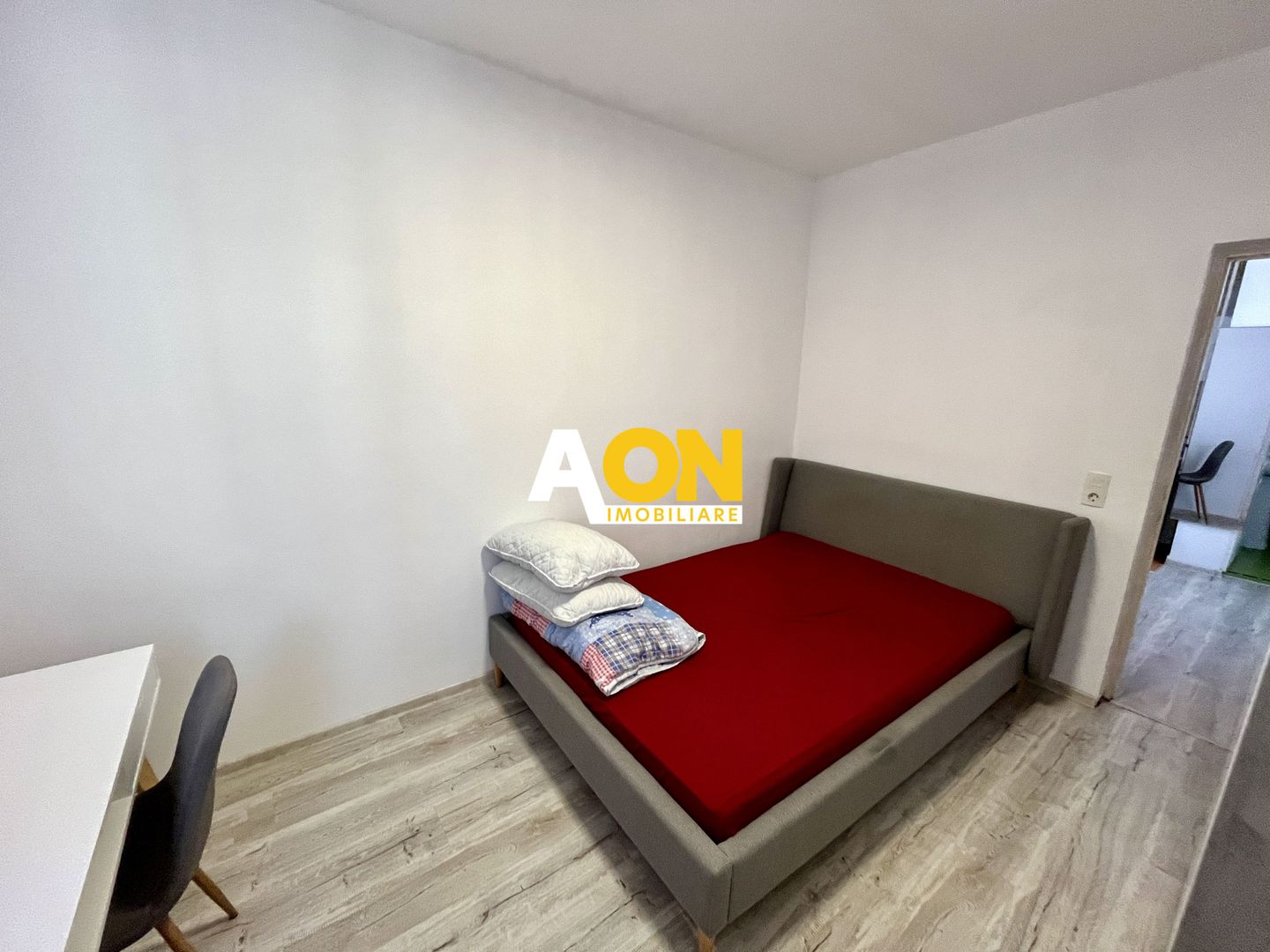 Apartament cu 1 Cameră, Etaj 1, Zona Piață - Cetate