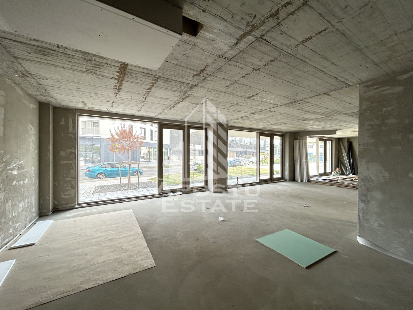 Spatiu comercial 232 mp, 14 locuri parcare, Circumvalatiunii