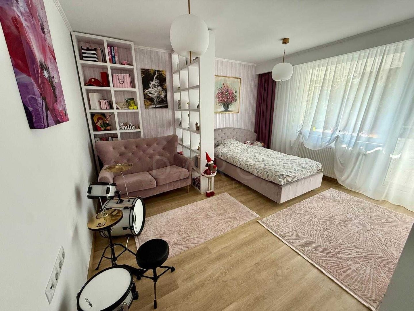 Apartament cu 2 camere, decomandat, etajul 3, complet renovat, ideal pentru locuit sau investiție, situat in cartierul Tudor, str Moldovei.