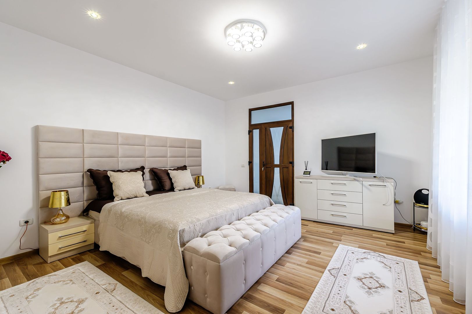 Rezervat Proprietate de vis cu teren 2880 mp și facilități PREMIUM