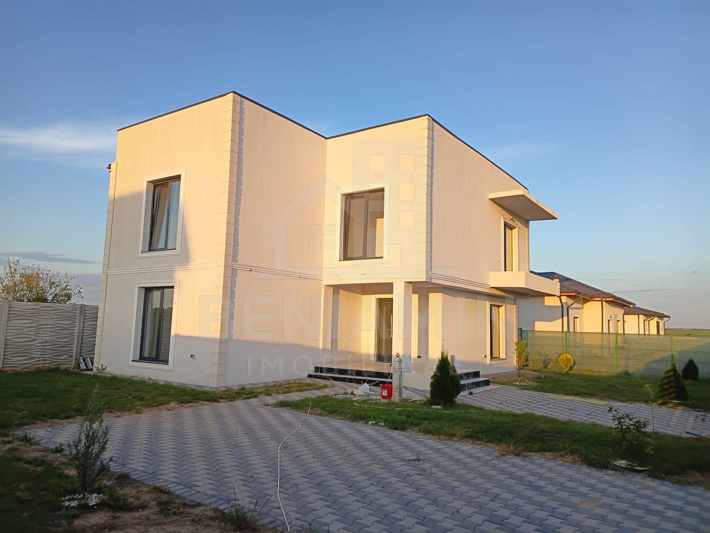 Casa noua 4 dormitoare 2 bai P+1 zona Selgros Teilor