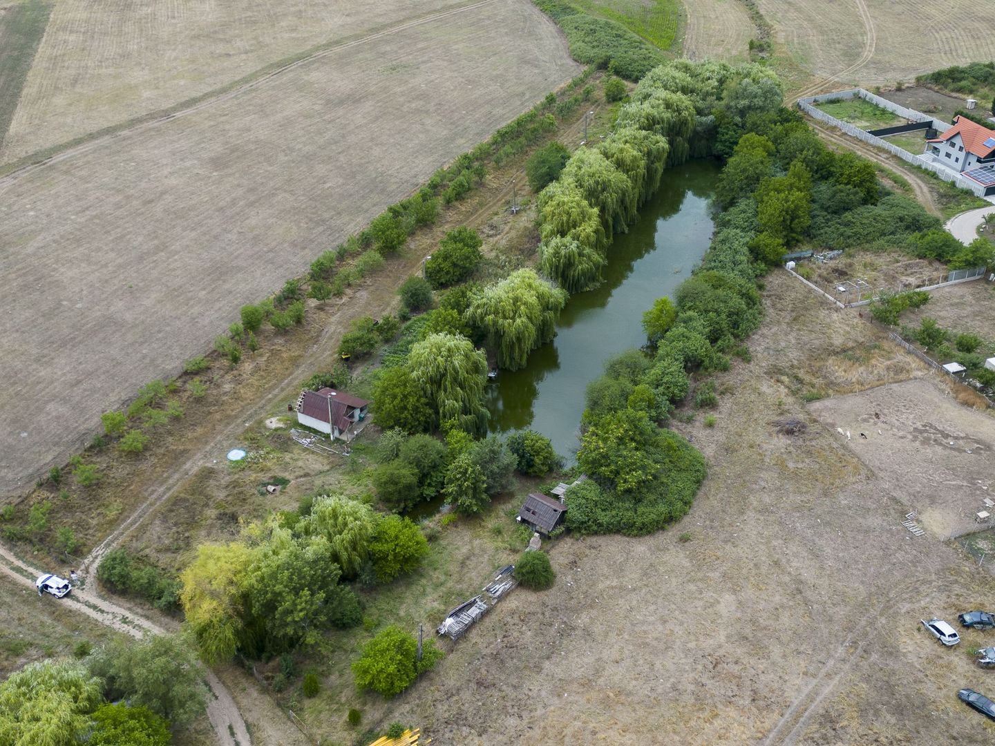 Teren de 7900 mp cu baltă de pescuit în Frumușeni