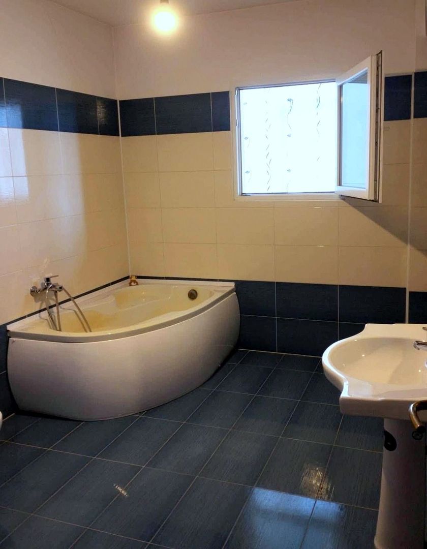 De vanzare apartament cu 3 camere, General, etaj 5/5 cu lift, 120.000 euro