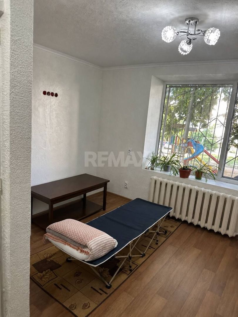 Cameră de vânzare în cămin – 19 m², etajul 1, cu bloc sanitar propriu