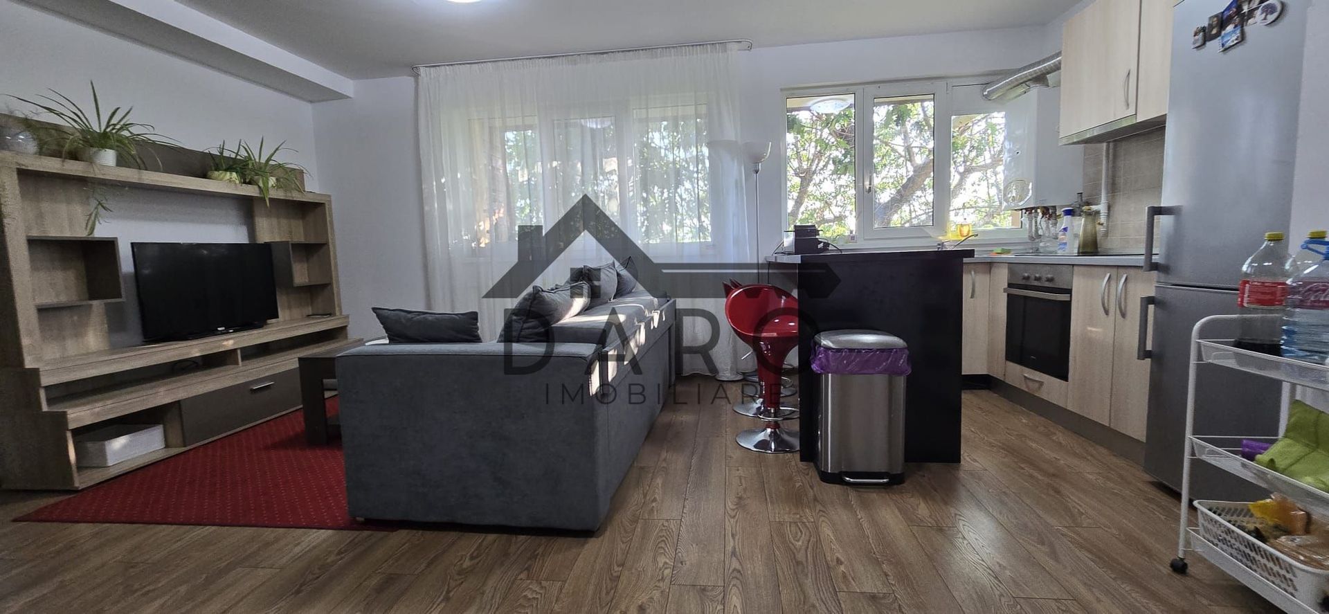 Apartament de inchiriat cu 5 camere aproape de UMF, in 7 noiembrie