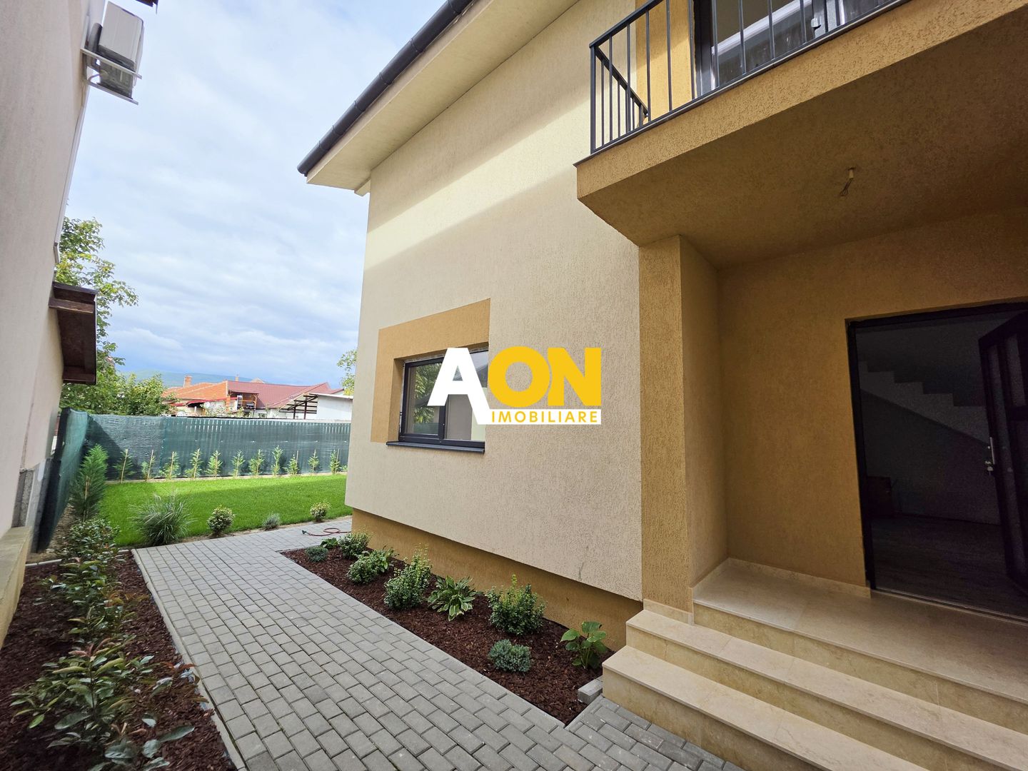 1/2 Duplex finisat la cheie, 4 camere, 317 mp teren, zona Centru