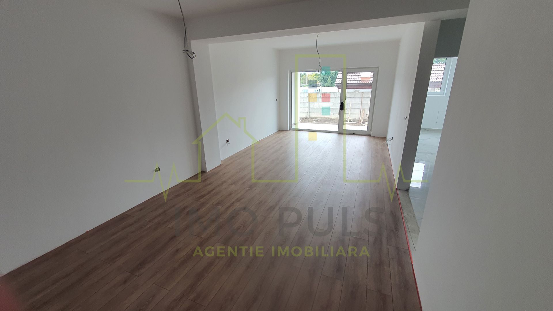 Bloc nou. Lift. Etaj 1. Lipovei in zona de case.