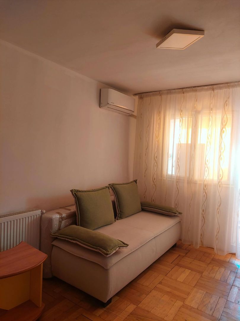 De inchiriatapartament o cameră Tiglina1, etaj 3, 300 euro