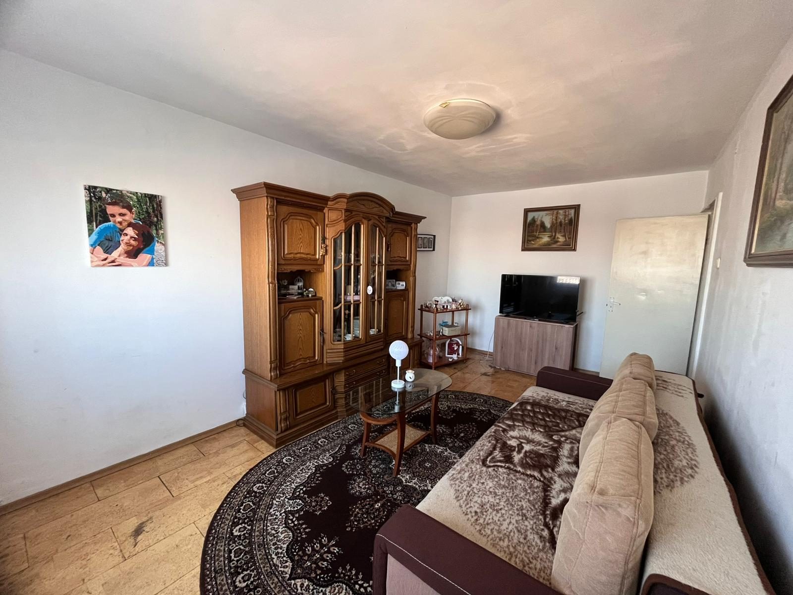 Vanzare apartament 3 camere Astra Brasov, str. Calea București nr.76