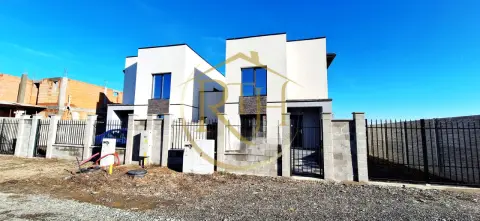Oferim spre vanzare Case-Duplex cu 4 camere, situate in Giroc, 0% comision