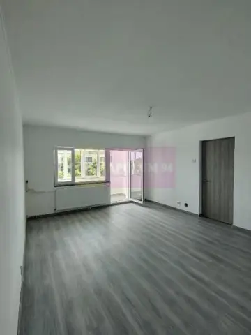 Garsonieră spațioasă de vânzare - Vitan, la câteva minute de Mall Vitan.