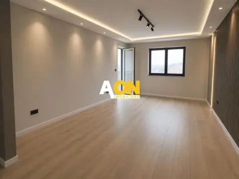 Apartament 3 Camere Decomandat, Etaj 1, Zona Centru