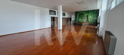 De Închiriat ,spațiu comercial/birouri – parter, acces stradal direct