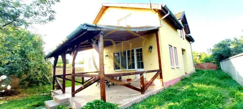 Oferim spre vanzare casa, 6 camere, 162mp utili, 809mp teren, in Giroc