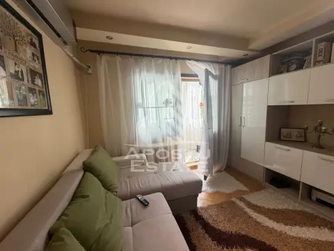 Apartament cu 3 camere de vânzare , etajul 2 , Zona Lipovei, Timisoara