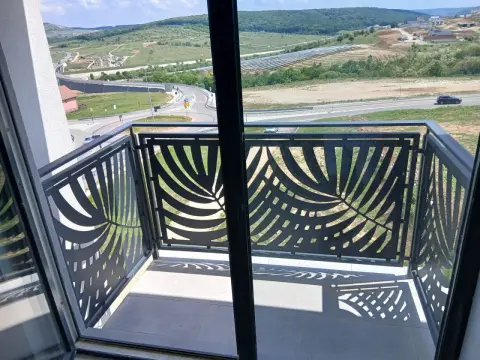 Apartament nou, 2 camere, Băile Felix. 80 000 E. Comision 0