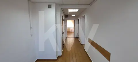 Apartament 3 camere decomandate , ultracentral ,parter