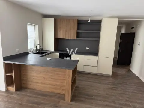 Apartament cu 3 camere,balcon, complet mobilat si utilat