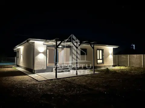 Casa individuala de vanzare, pe parter, 4 camere si 2 bai, Parta