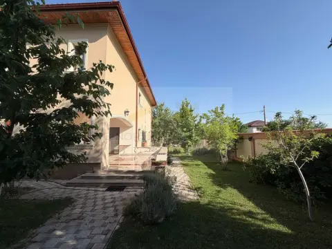 Casă / Vilă de închiriat | Comuna Berceni | 350 mp utili | Curte 400 mp