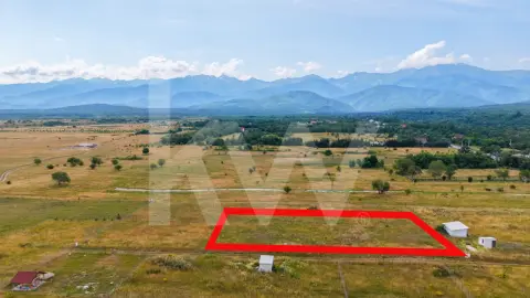 Teren cu priveliște spectaculoasă spre Munții Făgăraș- Valea Avrigului