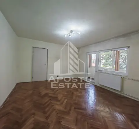 Apartament de vanzare cu 3 camere, 2 bai, 2 balcoane, zona Aradului
