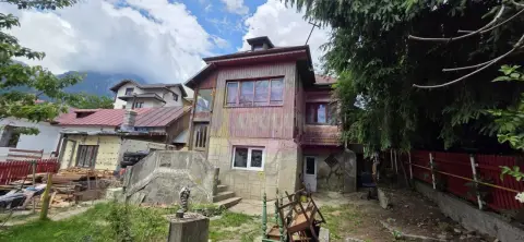 Casa batraneasca cu teren de vanzare in Busteni