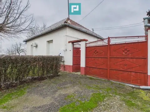 Casă cu 2 corpuri și 5 camere în Livada
