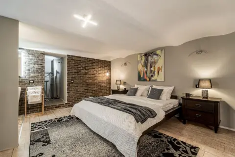 Ultracentral, 90 mp pe două niveluri