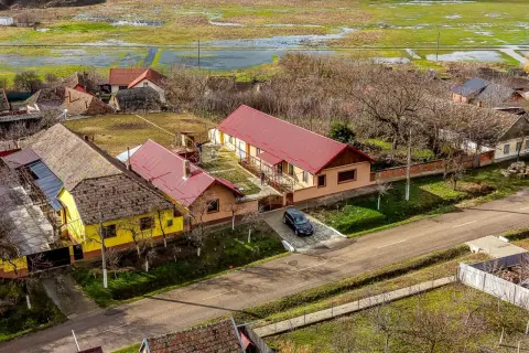 Casă în Vinga – restaurată Integral 2025 | 3 camere | utilități