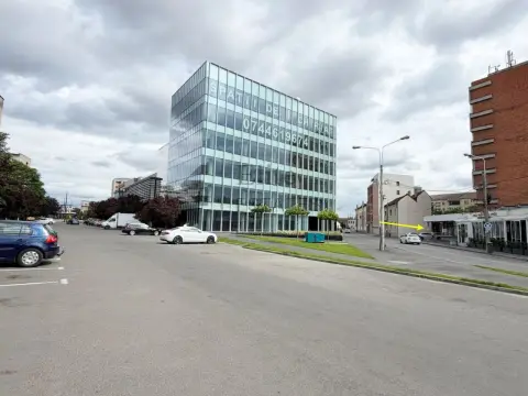 Spatiu comercial 268 mp Piata Cetatii | Vitrina mare | Parcare