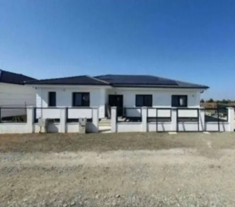 BRASADAS vinde casa NOUA în zona Lucian Blaga.
