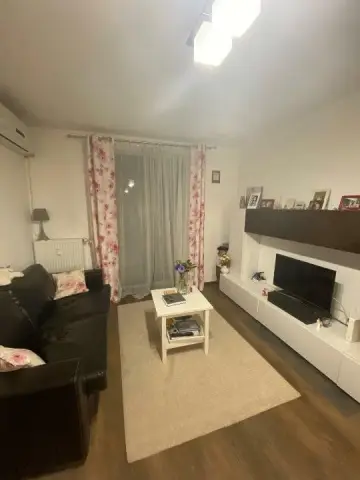 Ag BRASADAS închiriază apt. 2 cam Et 3/4 in Piata Victoriei.