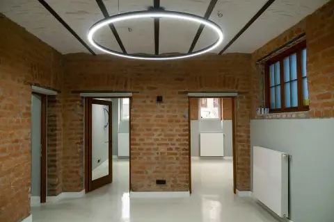 Ag BRASADAS închiriază ap 7 cam Armeneasca.