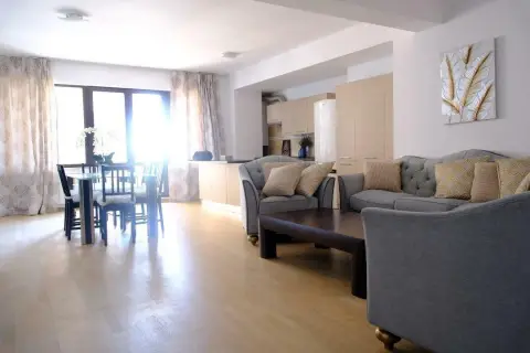 Apartament 4 camere de Lux