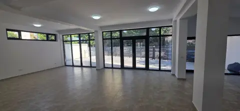 Salajan spatiu comercial 350 mp de inchiriat