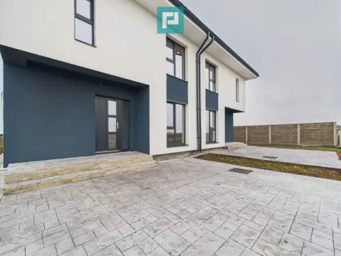 Duplex semi-finisat cu 3 camere, 3 băi în Pișchia