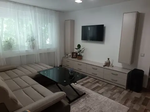 BRASADAS vinde ap 2 cam etaj 3/4 Micro 16 LIDL.