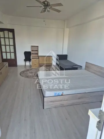 Apartament cu o camera de vanzare, lift, zona Soarelui, Timisoara