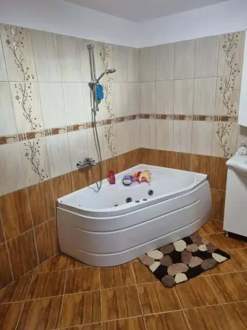 Casa recent construita 130 mp + teren 500 mp la 10 minute de oras
