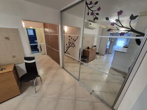De inchiriat apartament cu 3 camere, etaj 3, Micro 16, 450 euro