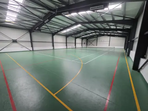 Spatiu Comercial 620 mp.parcare,birou,vestiar,baie