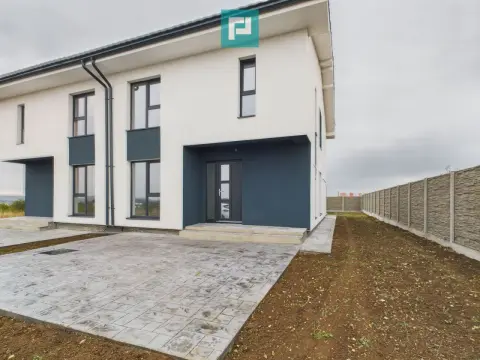 Duplex ultrafinisat cu 3 camere, 3 băi în Pișchia