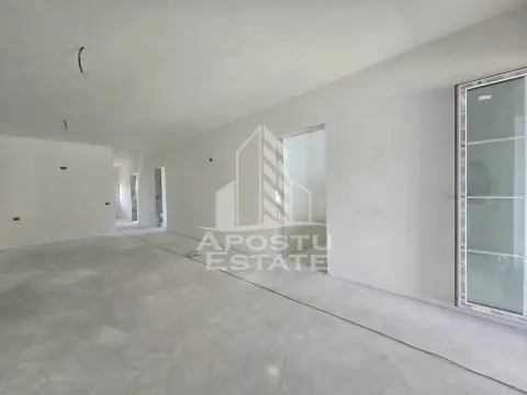 Jumatate de duplex pe parter cu 3 camere si 2 bai, Sag