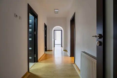 UNIVERSITATE-OFERTA SPECIALA(cod04)-Vila interbelica P+1-Constanta