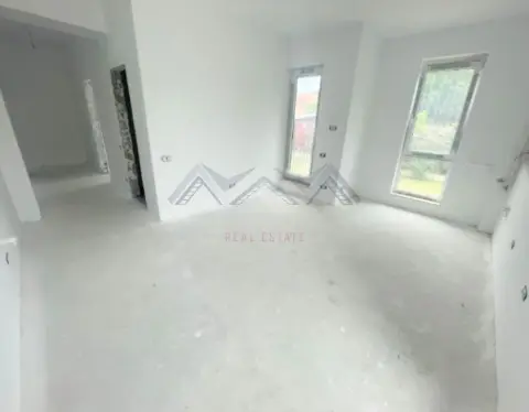 Apartament 2 camere + curte 110 mp Otopeni centru