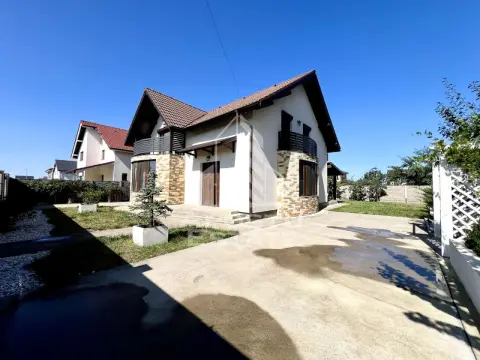 Casa 4 camere de vanzare, 2 bai, teren 535 Mp, Mosnita Noua